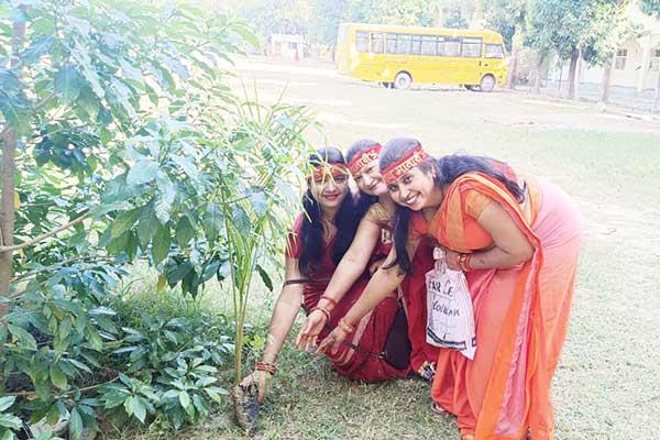 Celebration of sthapana divas by sahashrashreesha Devi Mandal Hardoi.